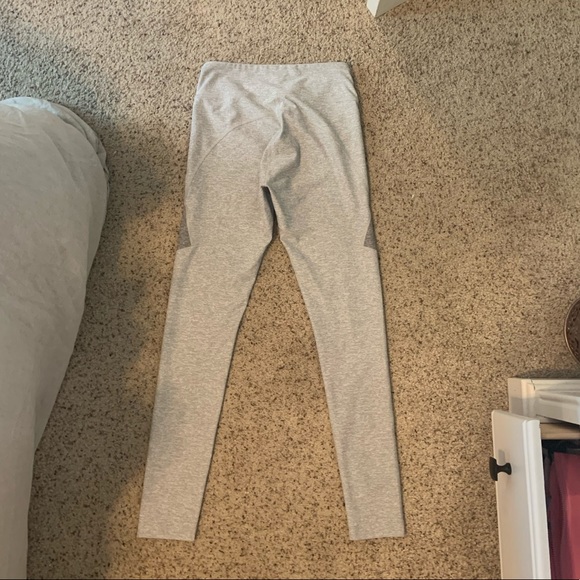 Outdoor Voices Dove/Ash 2 Toned Leggings - Picture 5 of 5